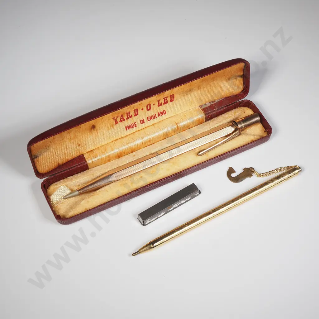 Vintage Box Containing Rolled Gold Yard O Led Propelling Pencil And Lead And A Small Gold Toned Ball Point Pen Image 1++