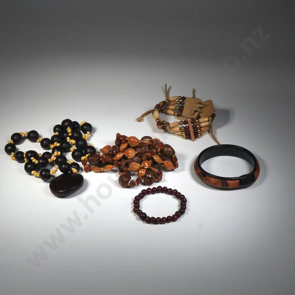 Quantity of Wooden & Leather Costume Jewellery, Bangles & Necklaces Image 1++
