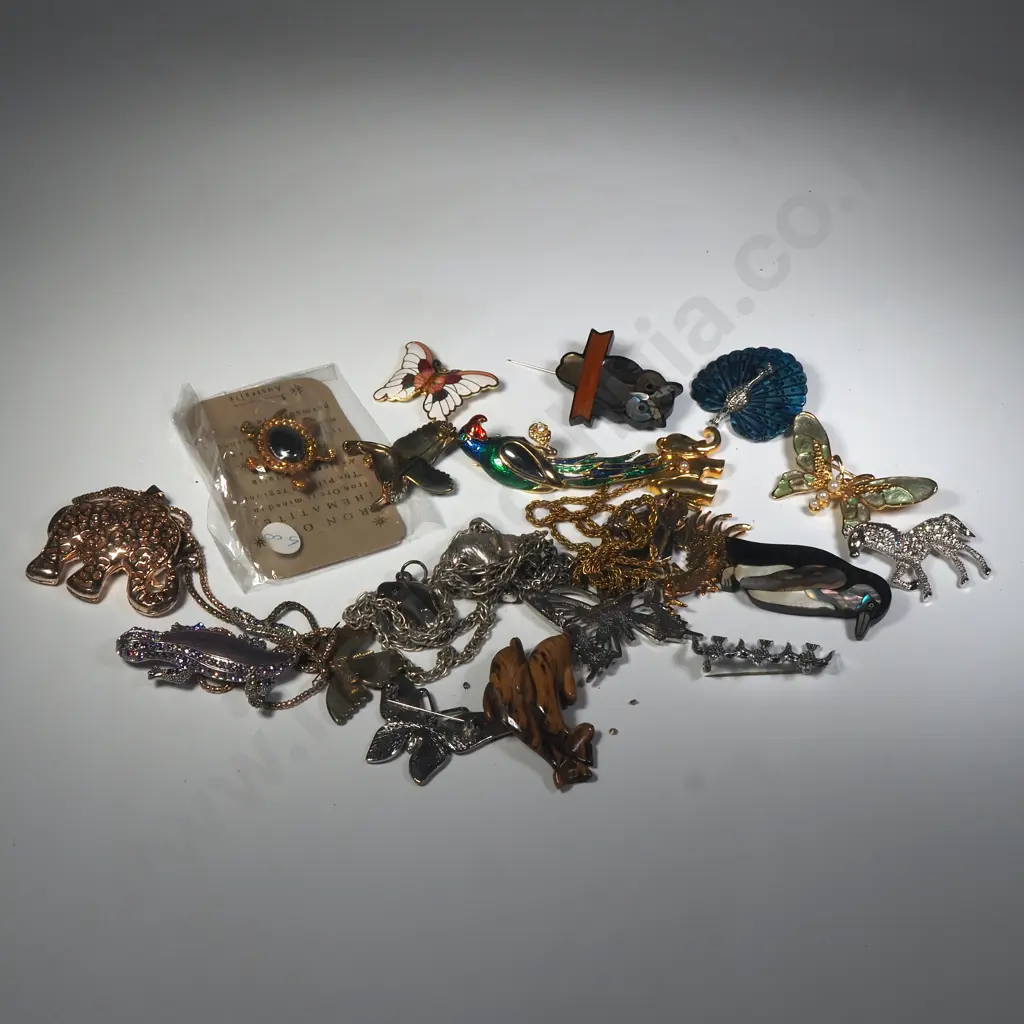 A Large Collection Of Quality Costume Jewellery Including Paua & Two  Elephant Pendants Image 1++