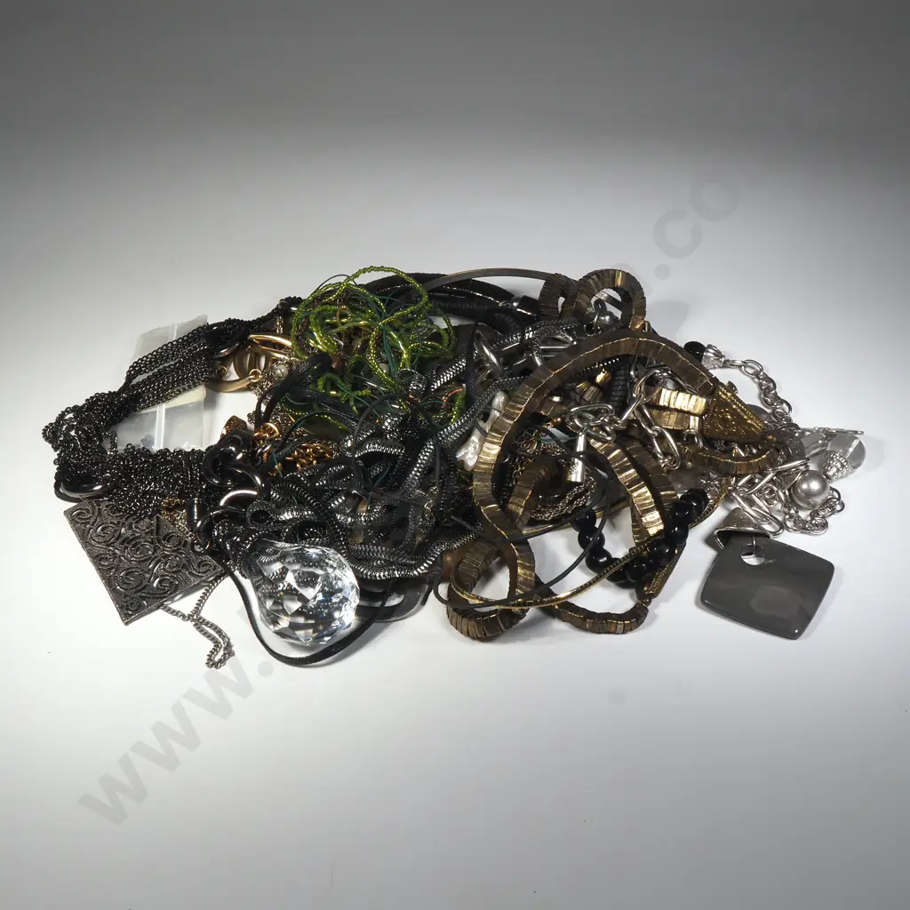 Large Assorted Lot of Costume Necklaces Image 1++