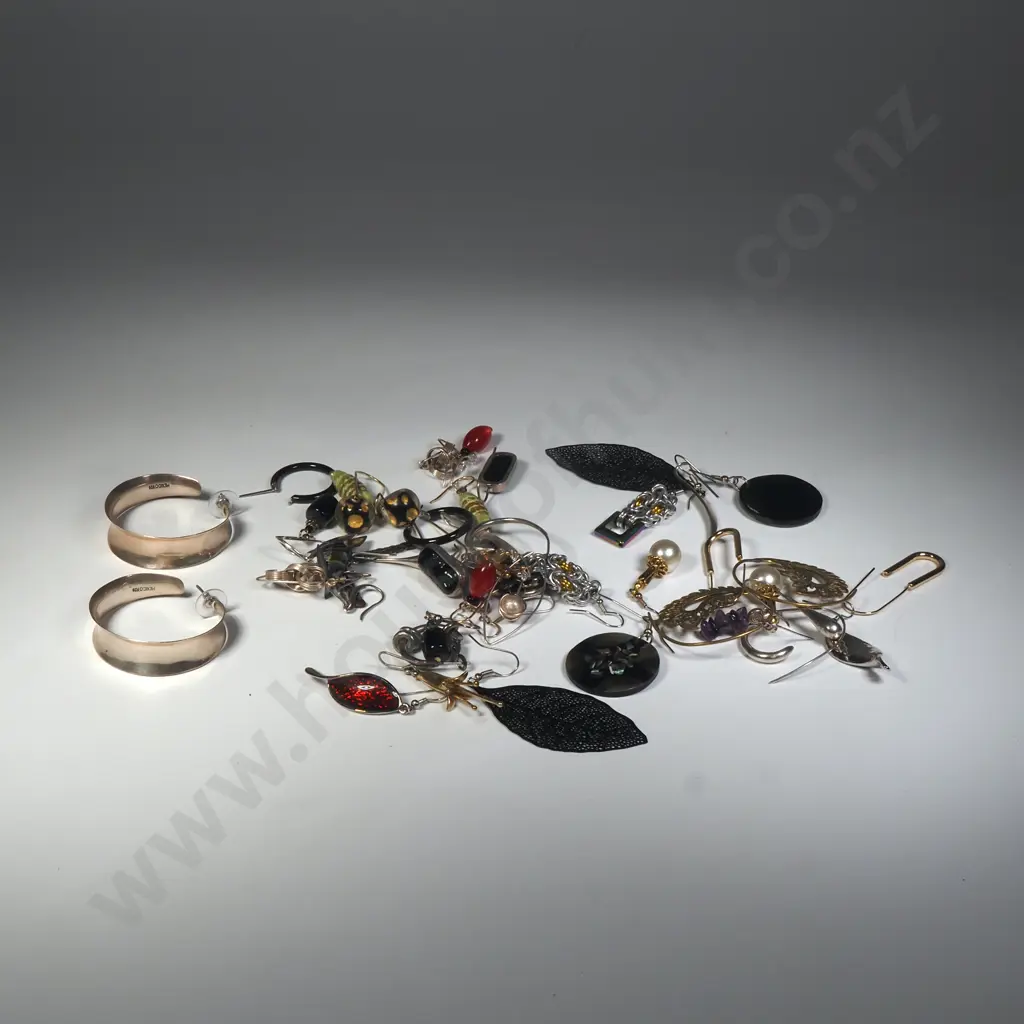 Large Assorted lot of Costume Earrings Image 1++