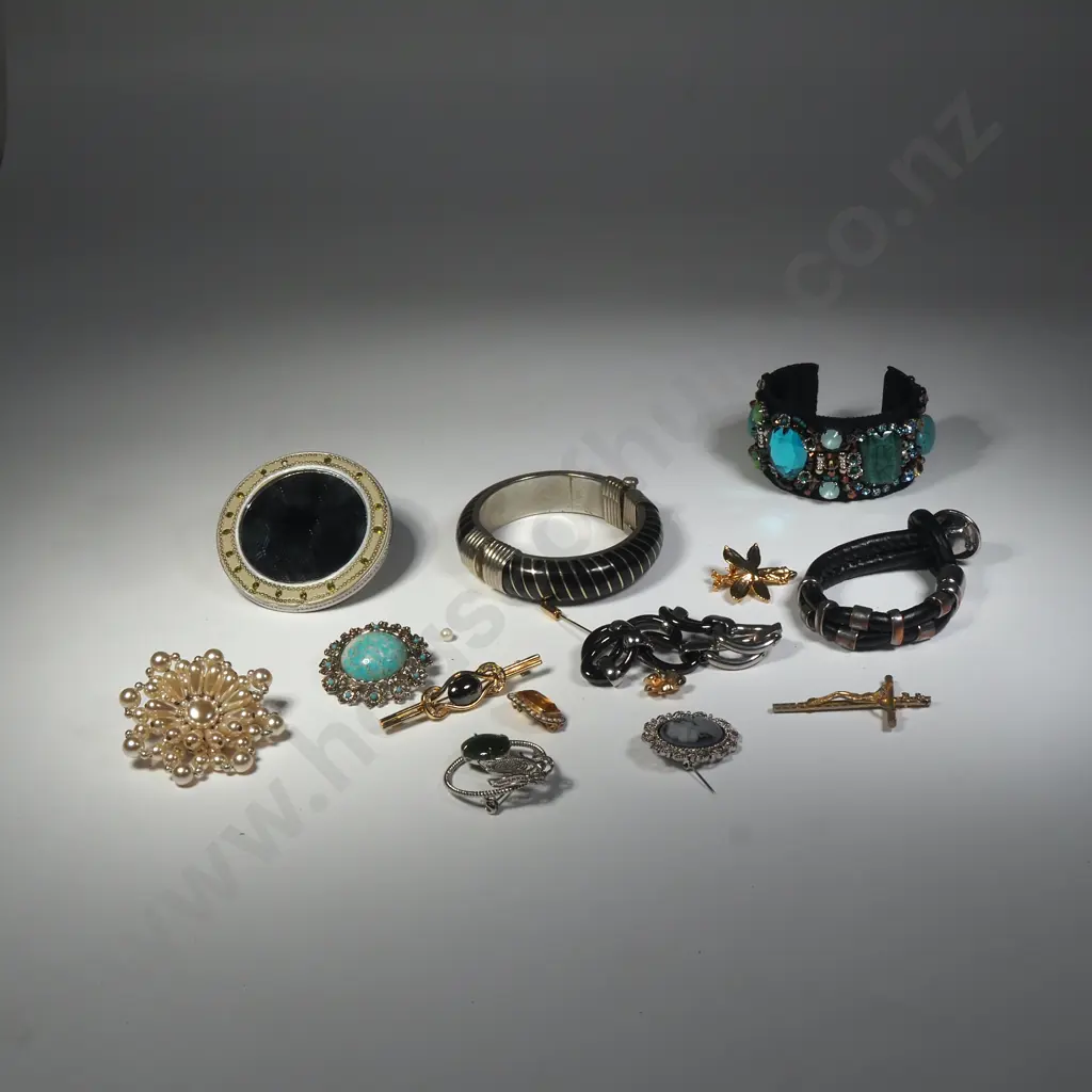 Assorted Lot of Impressive Costume Jewellery Image 1++
