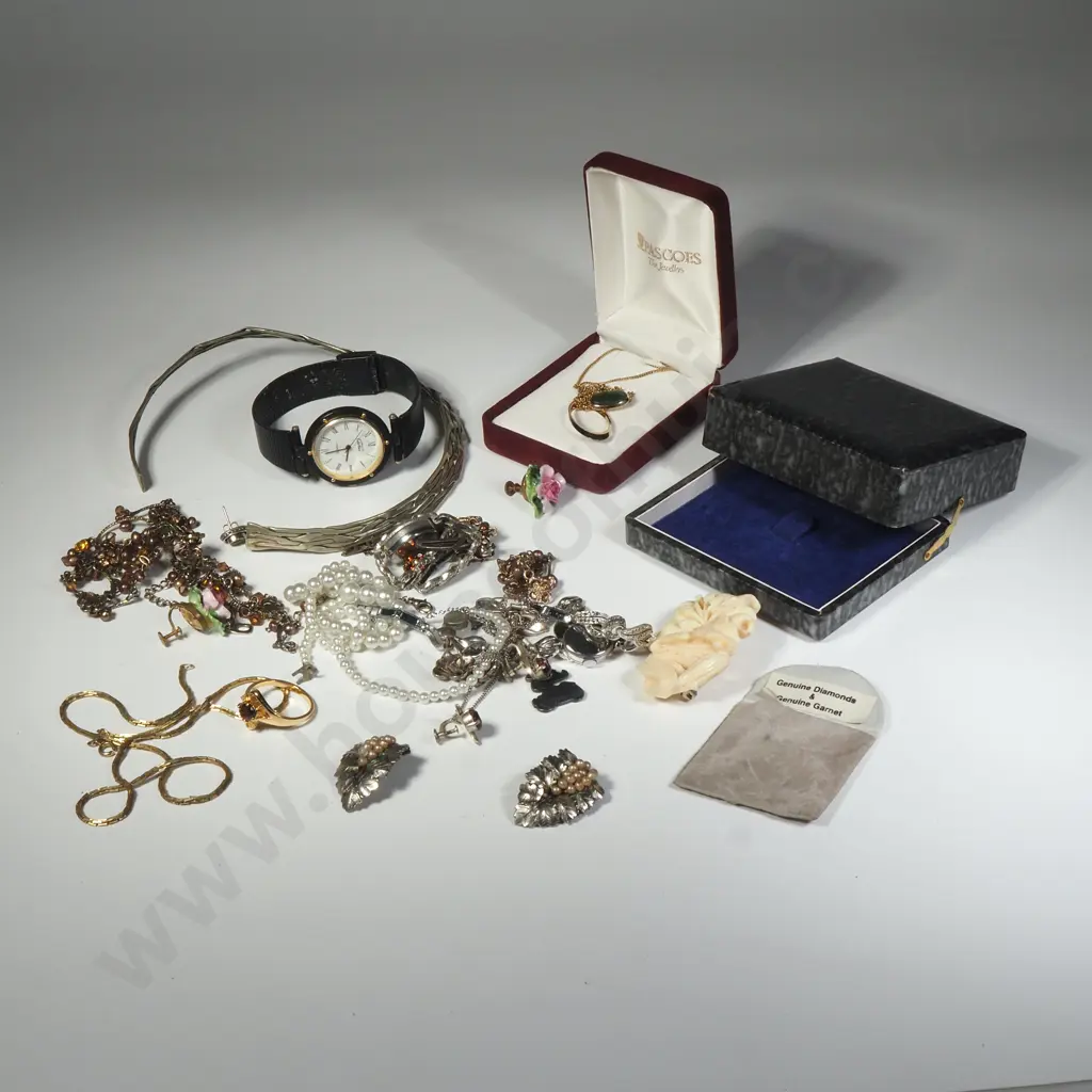 Assorted Lot of Costume Jewellery Image 1++