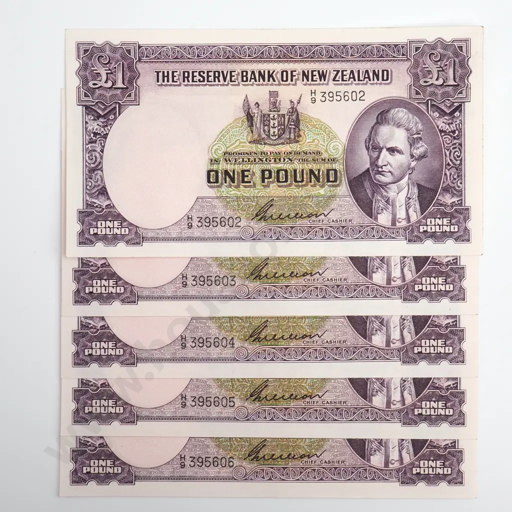 Wilson Consecutive Run of Five 1 Pound Banknotes, Prefix H/9, Almost Uncirculated, Combined CV $3000 Image 1++