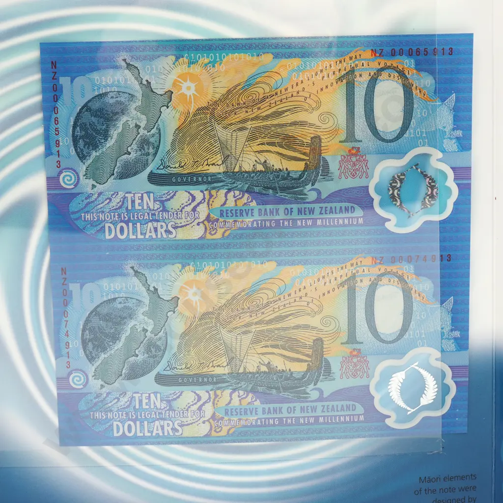 Uncut Pair 10 Dollars Banknotes, 2000 Image 1++