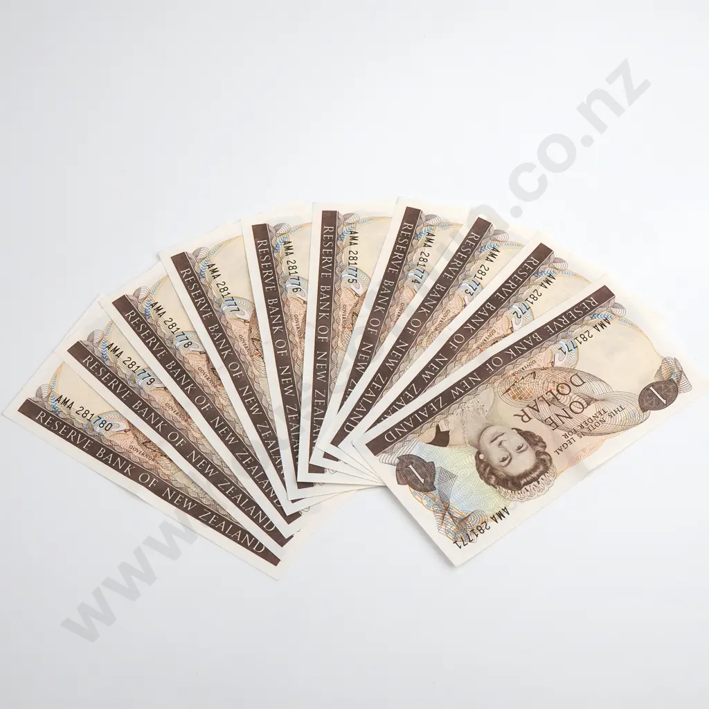 Russell Consecutive Run of 10 1 Dollar Banknotes, Prefix AMA, Extremely Fine, Combined CV $70 Image 1++