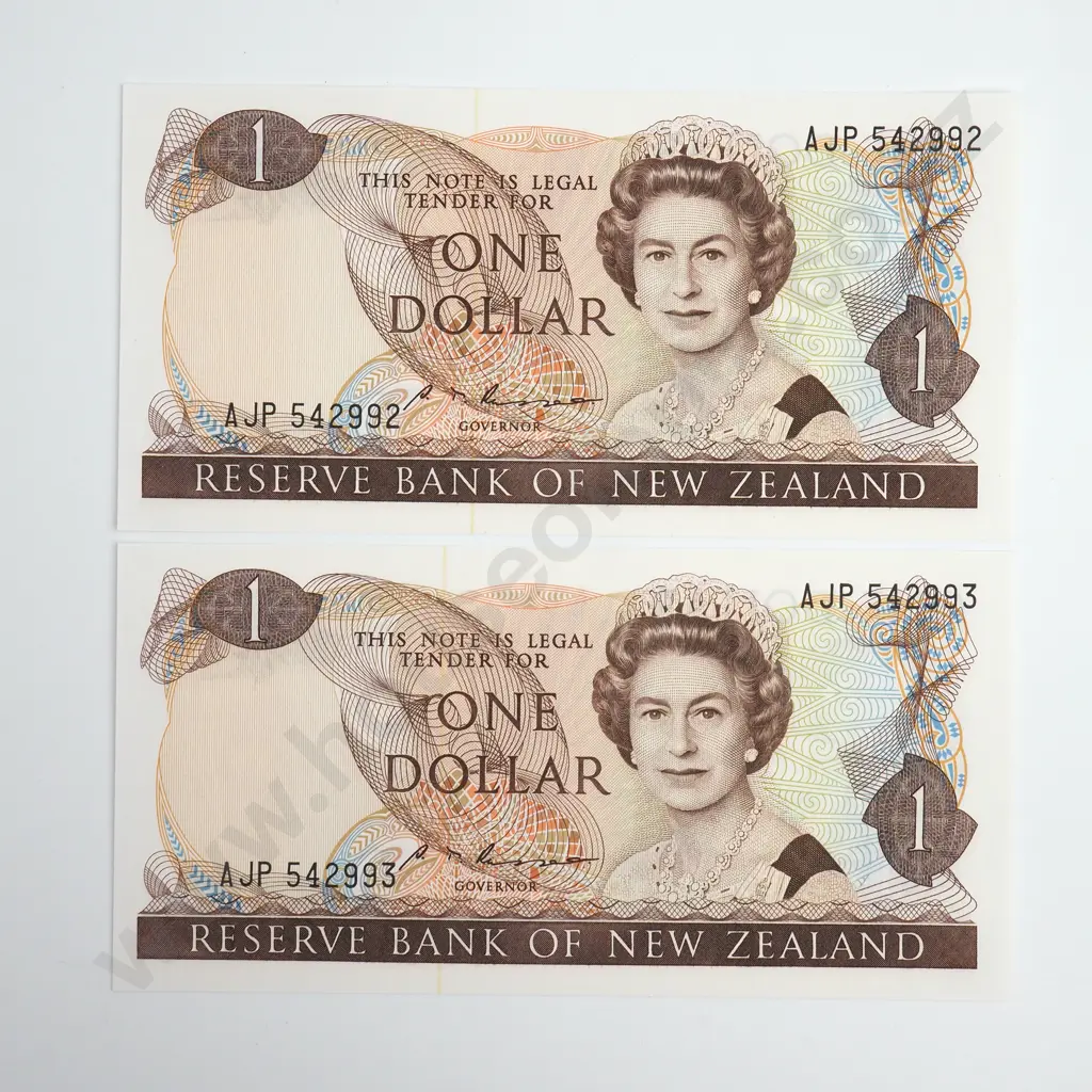 Russell Consecutive Pair 1 Dollar Banknotes, Uncirculated Image 1++