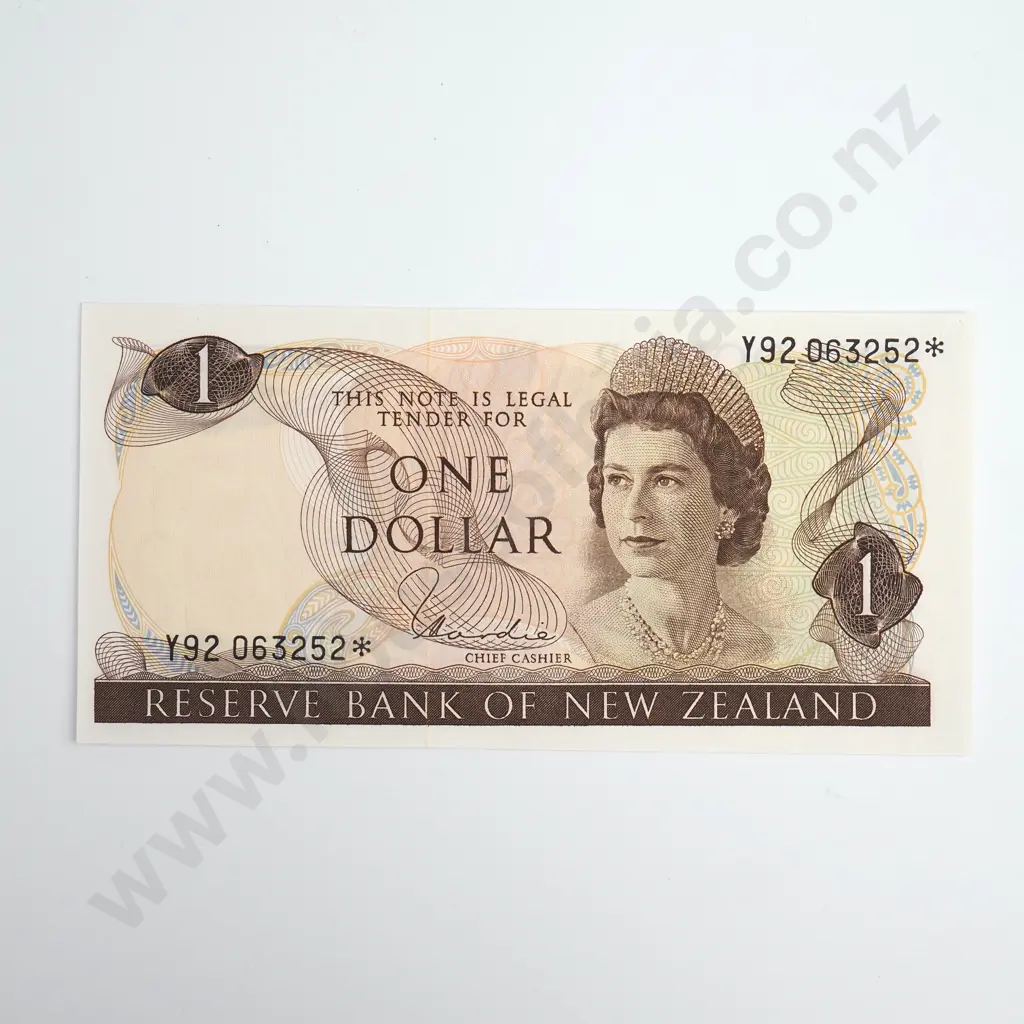 Hardie Type I Star Note 1 Dollar Banknote, Almost Uncirculated Image 1++