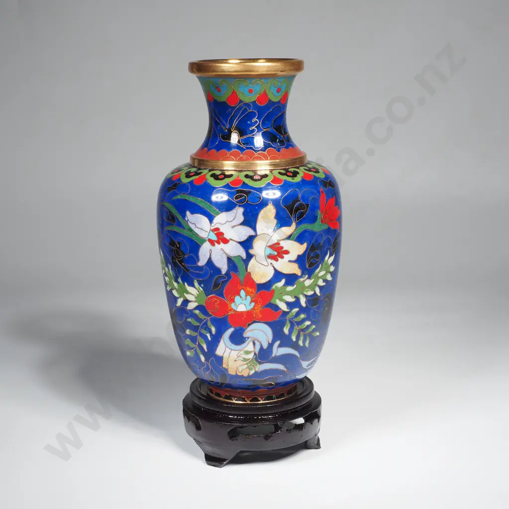 Chinese Cloisonne Vase w Vibrant Royal Blue Ground,  Floral Decoration  & Stand. MIB Image 1++