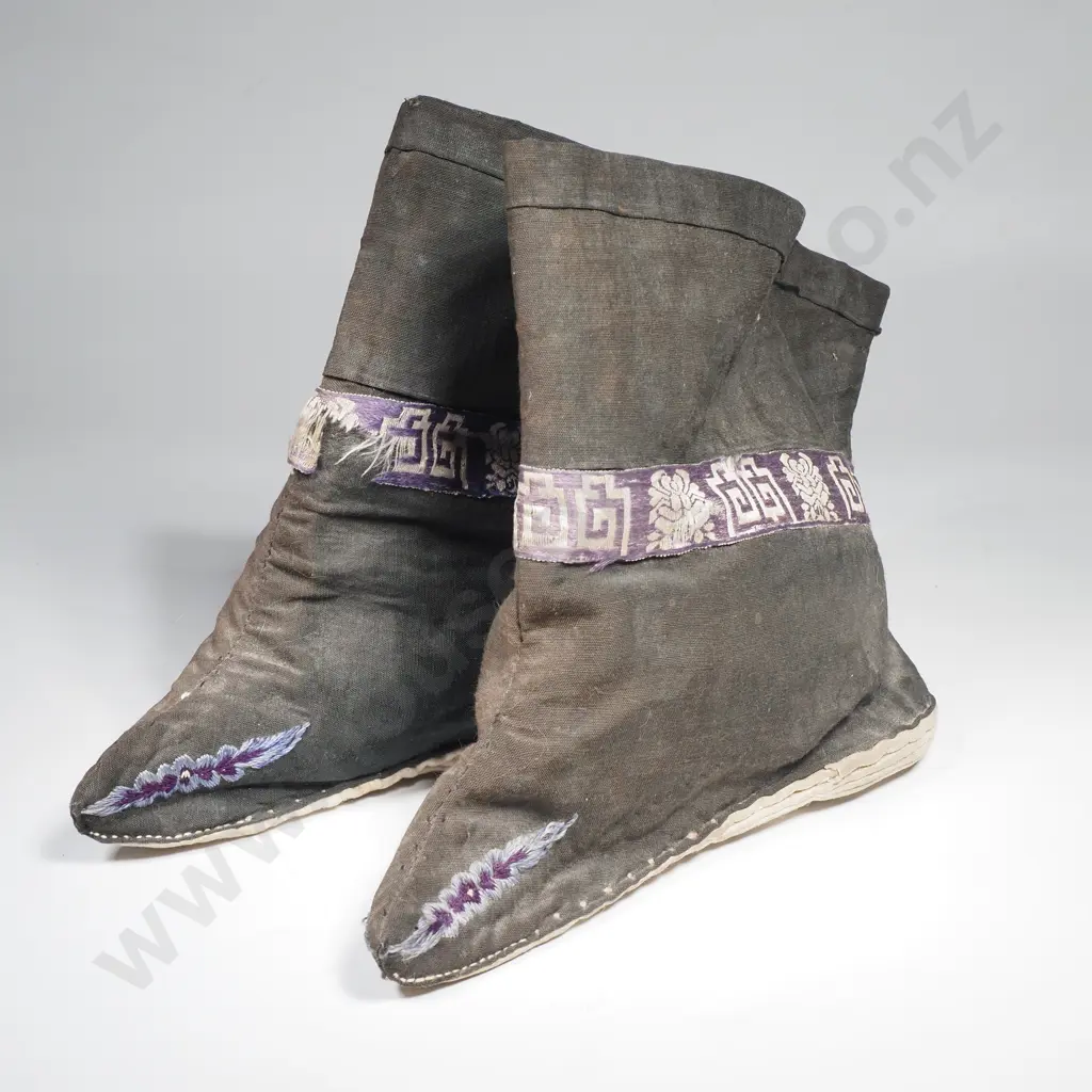 Vintage Embroidered Lotus Shoes w Pointed Feet & Decorative Silk Embroidered Toes Image 1++