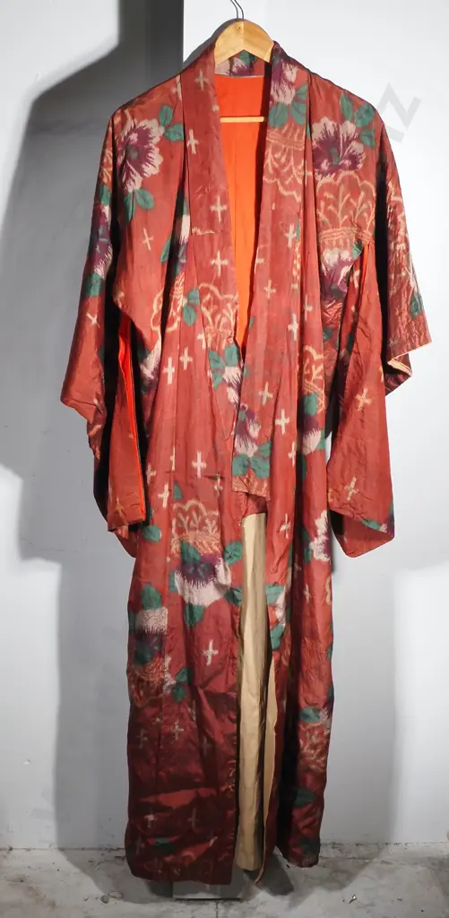Vintage Japanese Silk Kimono Image 1++