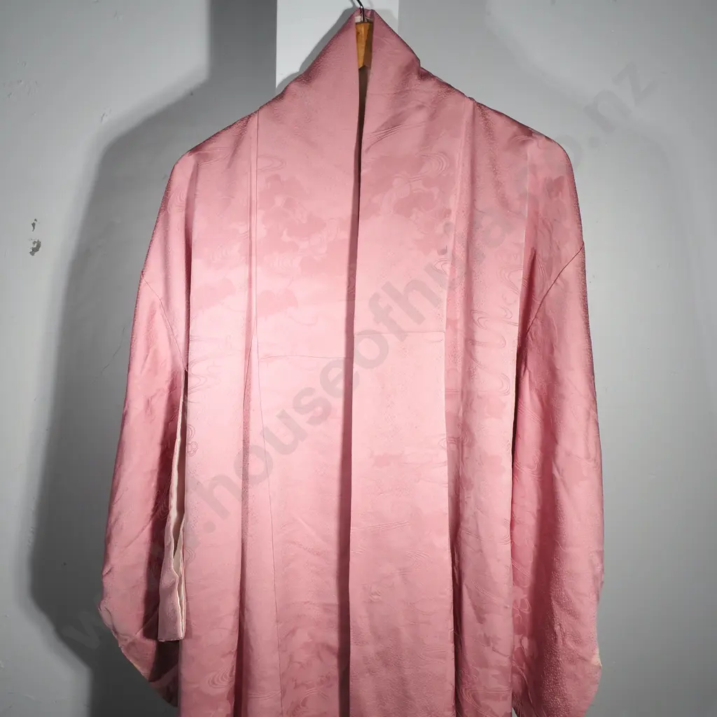 Vintage Japanese Pink Silk Kimono Image 1++