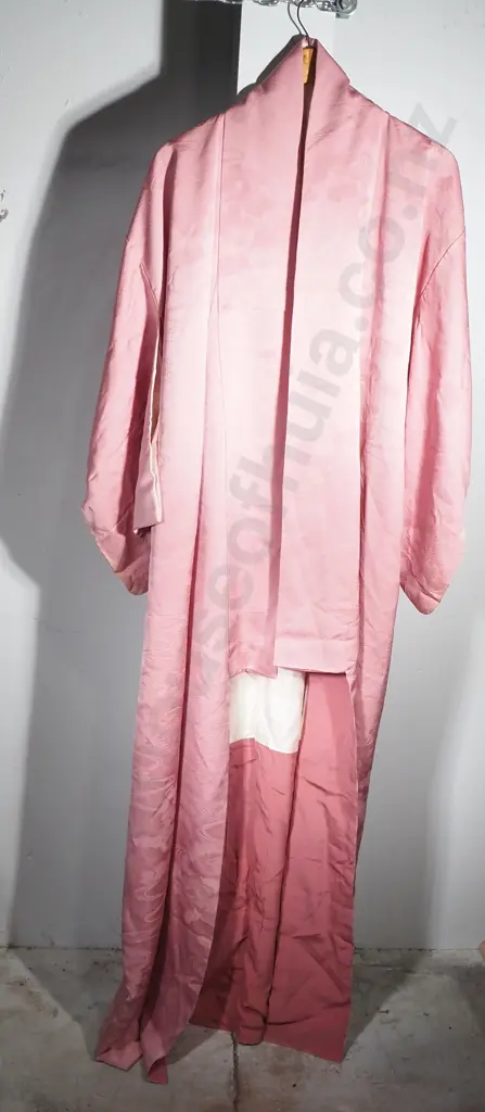 Vintage Japanese Pink Silk Kimono Image 1++