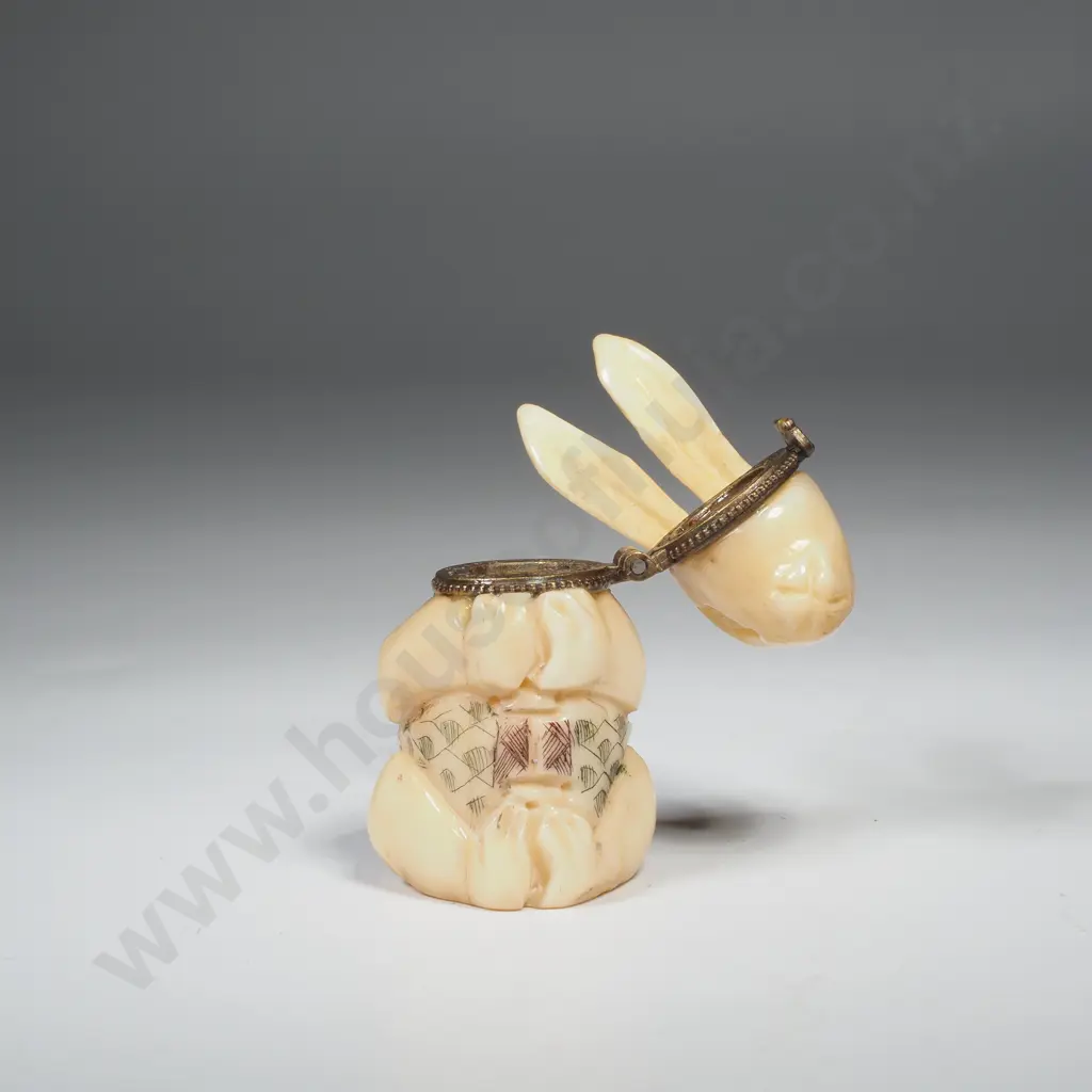 Resin Snuff Bottle in the Form of A Seated Rabbit Image 1++