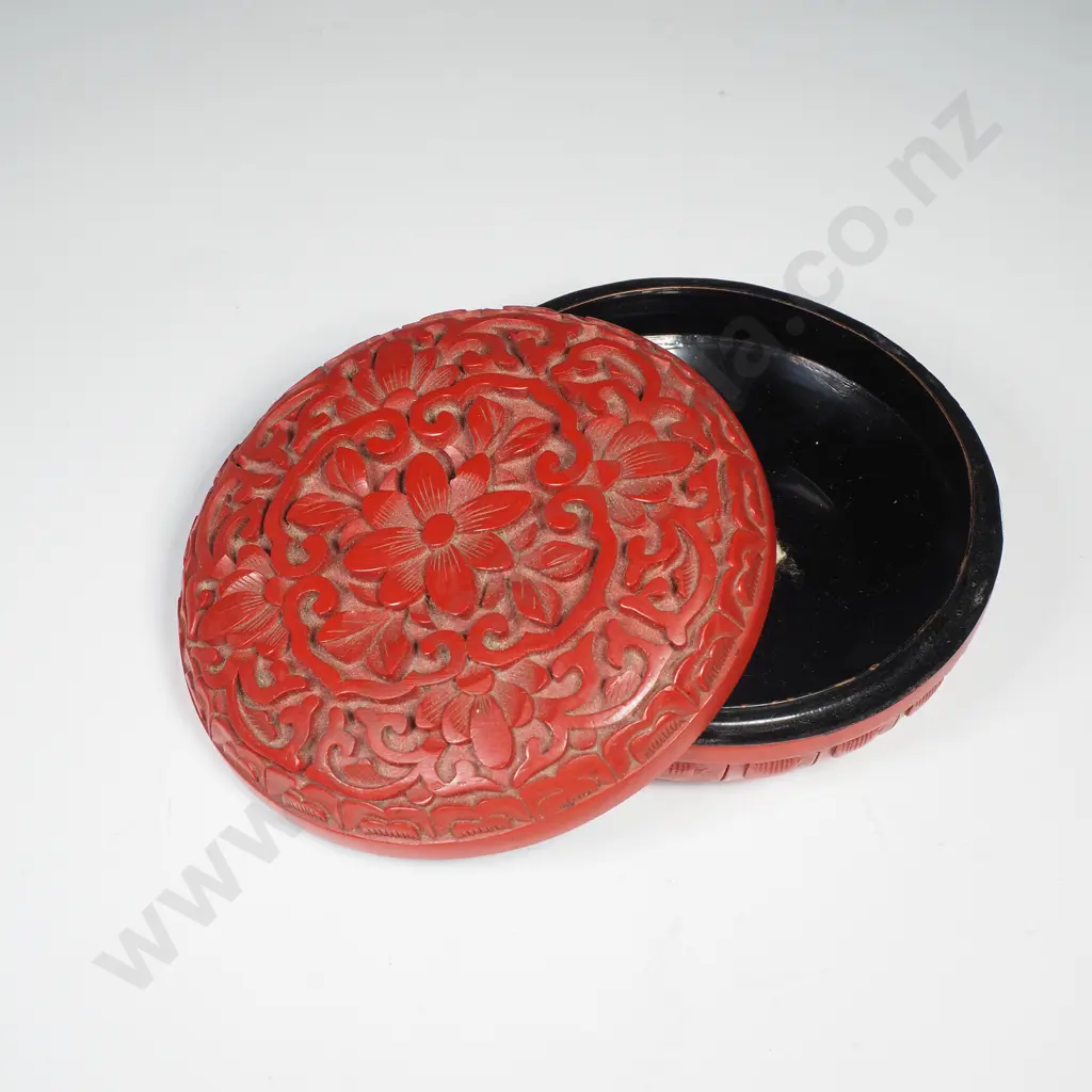 Vintage Chinese Carved Cinnabar  Lidded Trinket Box Image 1++