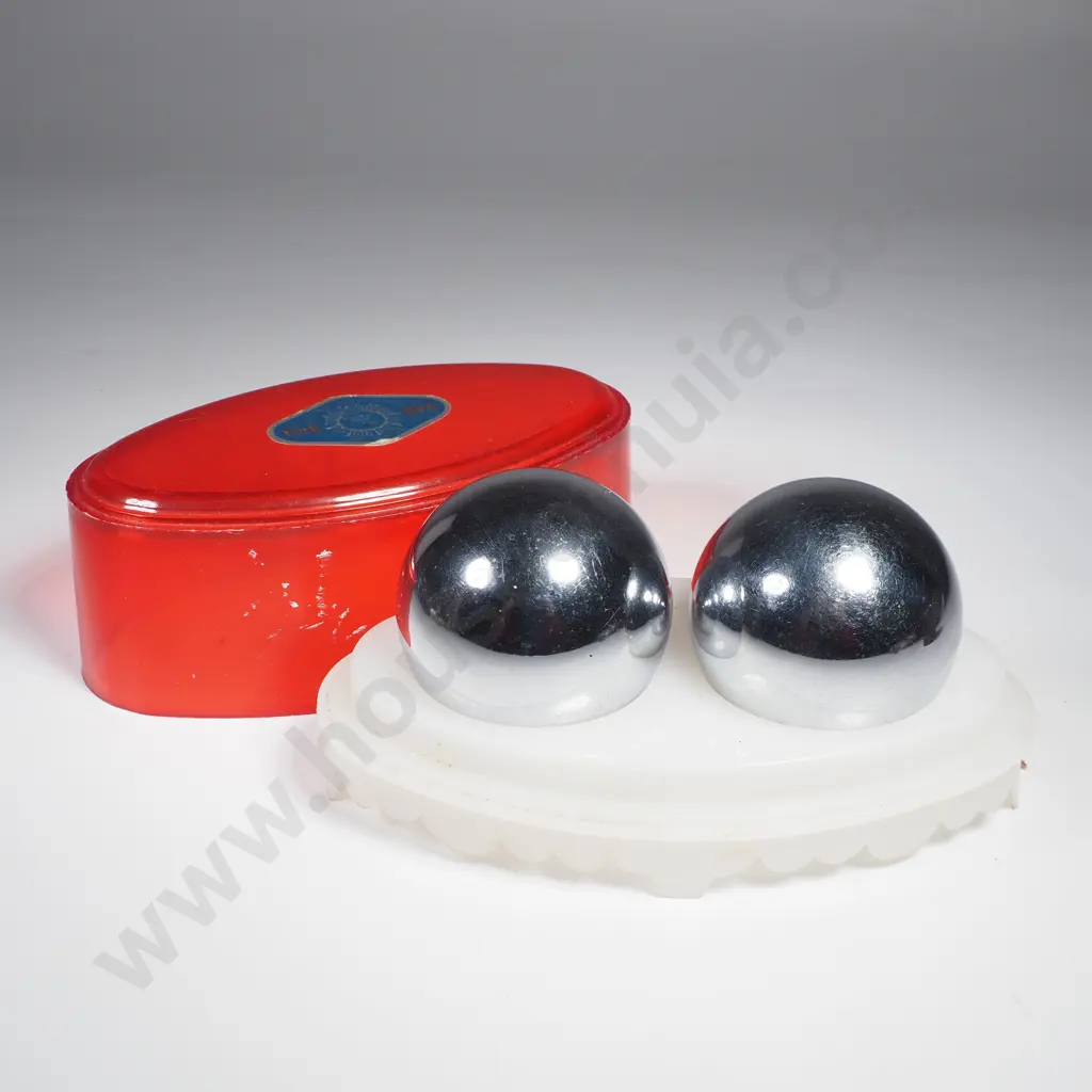 Plastic Cased set of Chinese Baoding Balls Image 1++