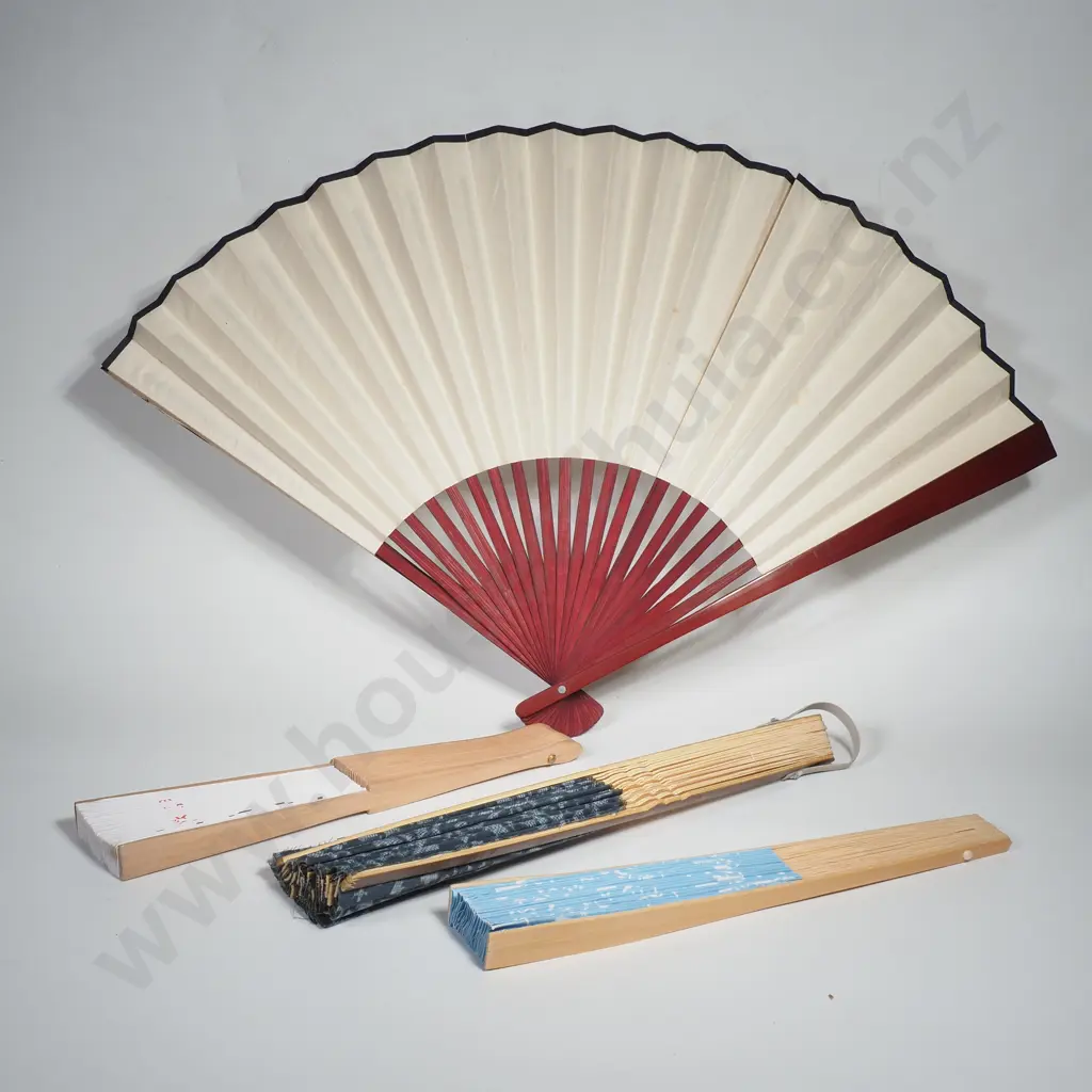 Group of 4 Oriental Style Fans - Unboxed. Image 1++
