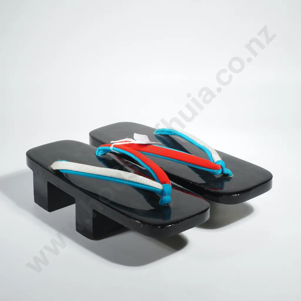 Pair of Japanese Women's Black Lacquer Wood Geta Geisha Footwear Image 1++