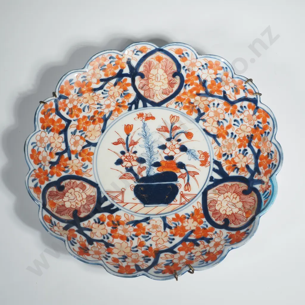 Japanese Imari Plate w Scalloped Rim in Red, Blue & White Image 1++