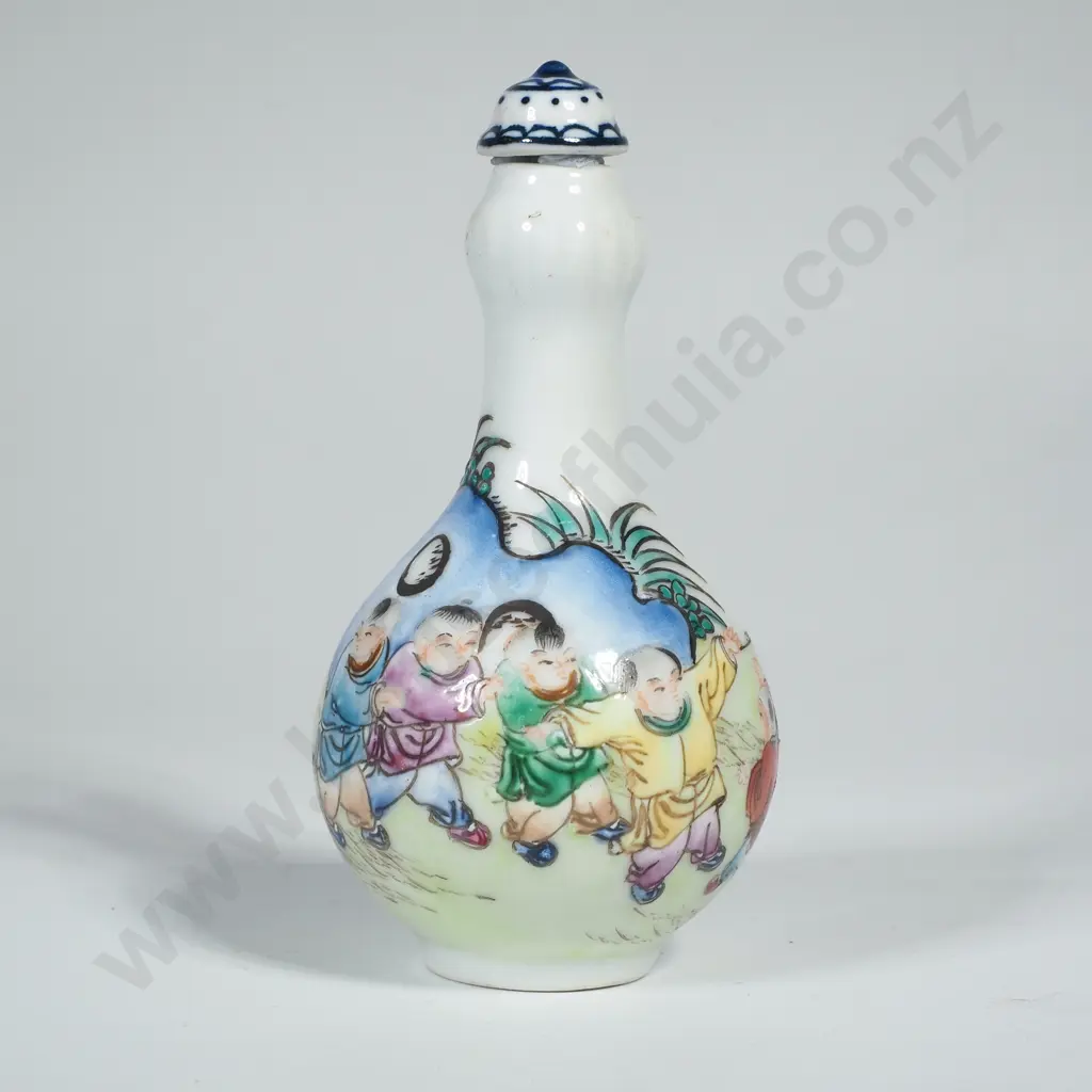 Vintage Chinese Famille Rose Figural  Porcelain Snuff Bottle Image 1++