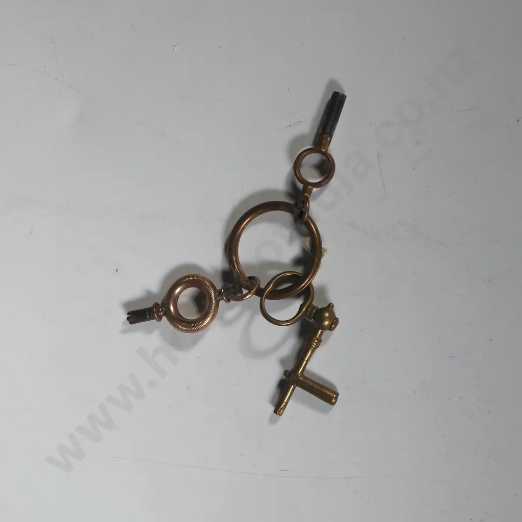 Three Vintage Pocket Watch Keys Image 1++