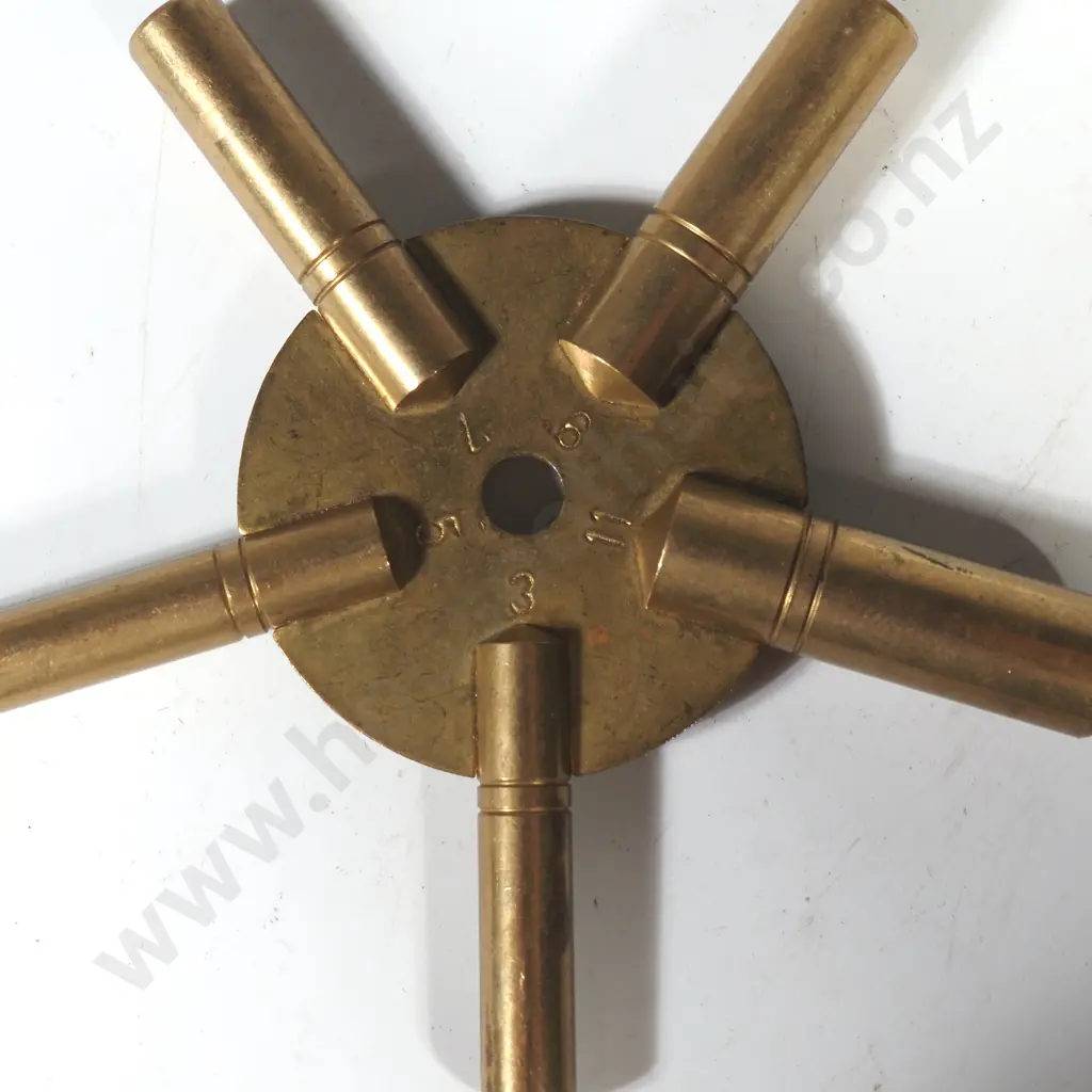 Vintage Brass Universal Clock Spider Key for Winding Antique Clocks & Watches Image 1++