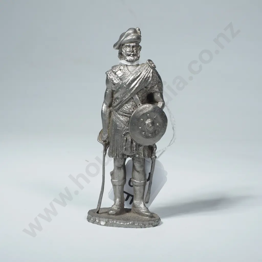 English Pewter of a  HIghlander Scottish Soldier by Phoenix Chiltern Image 1++