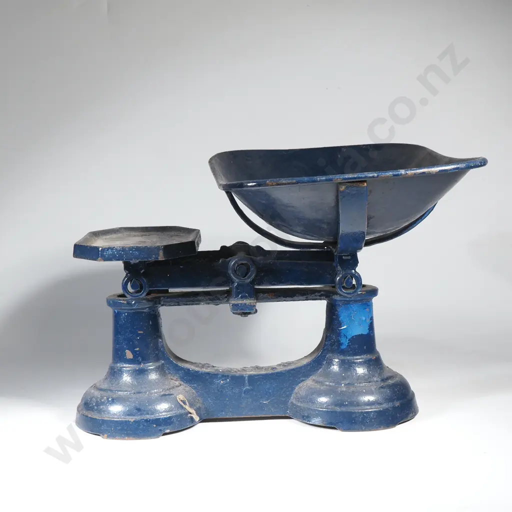 Kitchen Scales (Minus Weights) Painted Blue Image 1++
