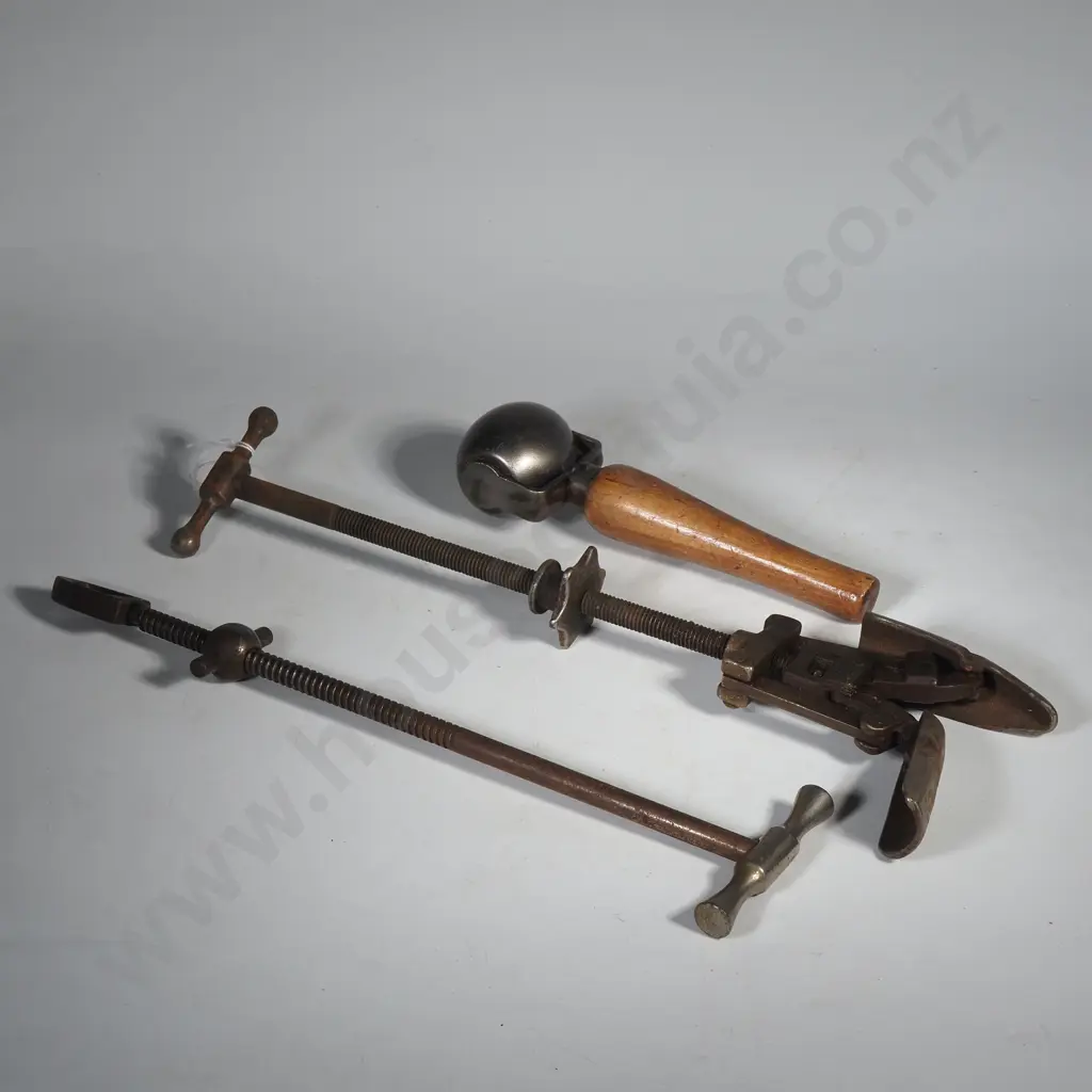 Vintage Cobblers Metal Shoe Stretcher, Shoe Widener & a Lino Roller Image 1++
