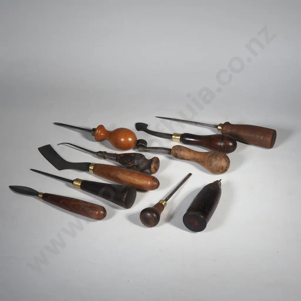 Ten Vintage Wooden Handled Tools including Screwdrivers, Cobblers Fudge Wheel, Wood Carving Gouge, Stitching Awl etc, Image 1++