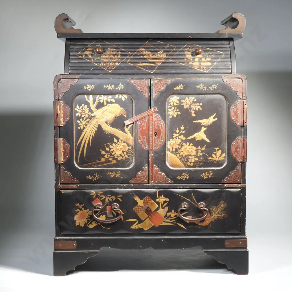 Japanese Lacquered Cabinet Decorated with Gilt Image 1++