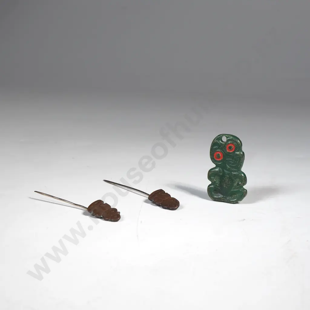 Plastic Air New Zealand Tiki & Two Copper Stick Pins w Tiki Top Image 1++
