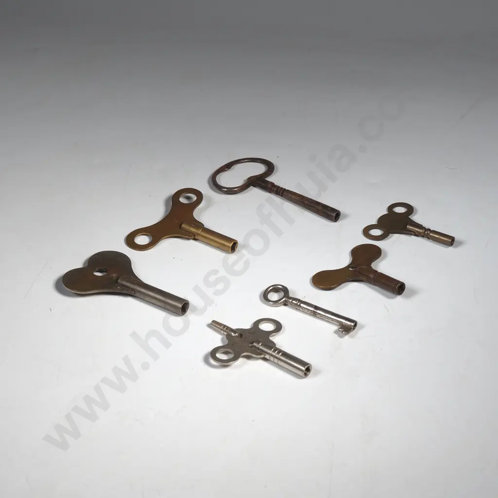 Six Vintage & Antique Keys Image 1++