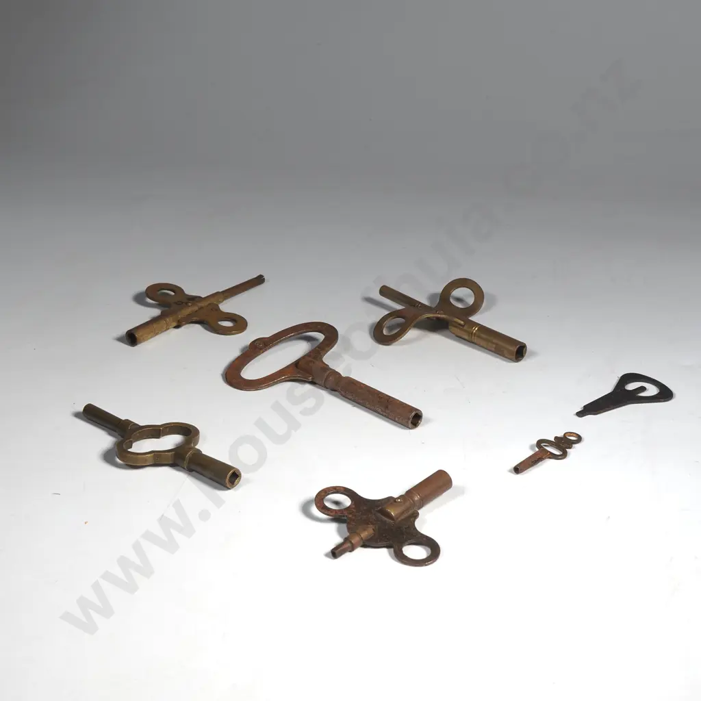 Six Vintage Mantle Clock Keys & a Pocket Watch Key Image 1++