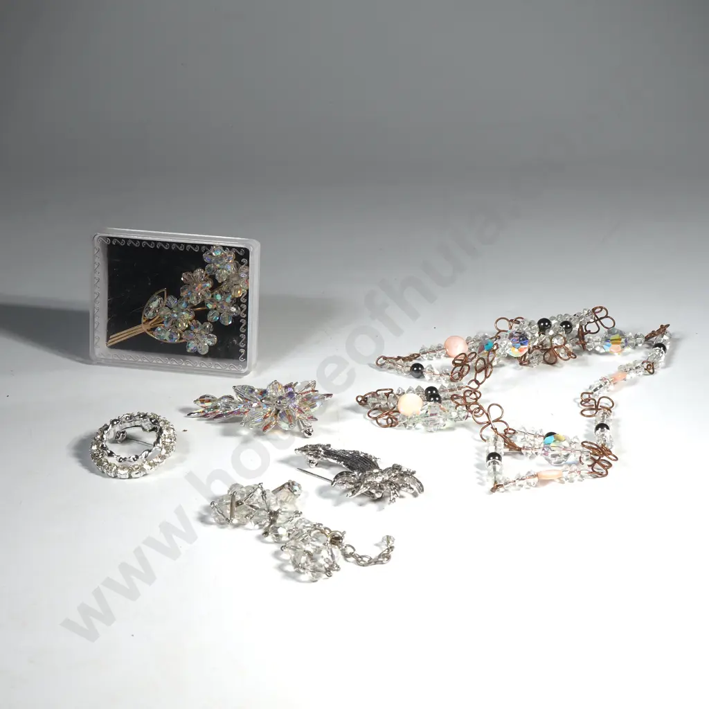 Collection of Vintage Crystal Jewellery Including a Brooches & Necklaces Image 1++