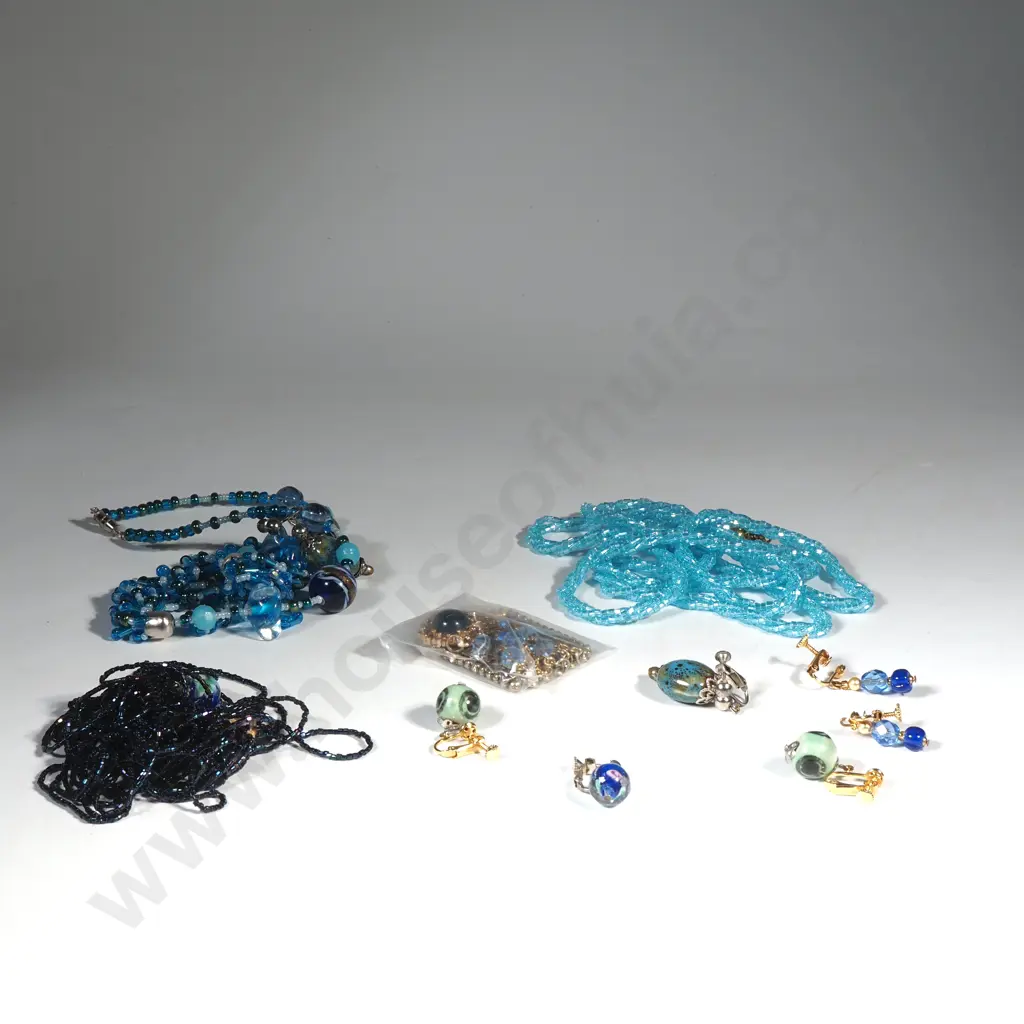 Costume Glass Beads, Pendant & Earrings Image 1++