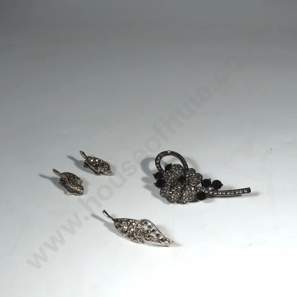 Two Marcasite Brooches & a Pair of Clip On Earrings Image 1++
