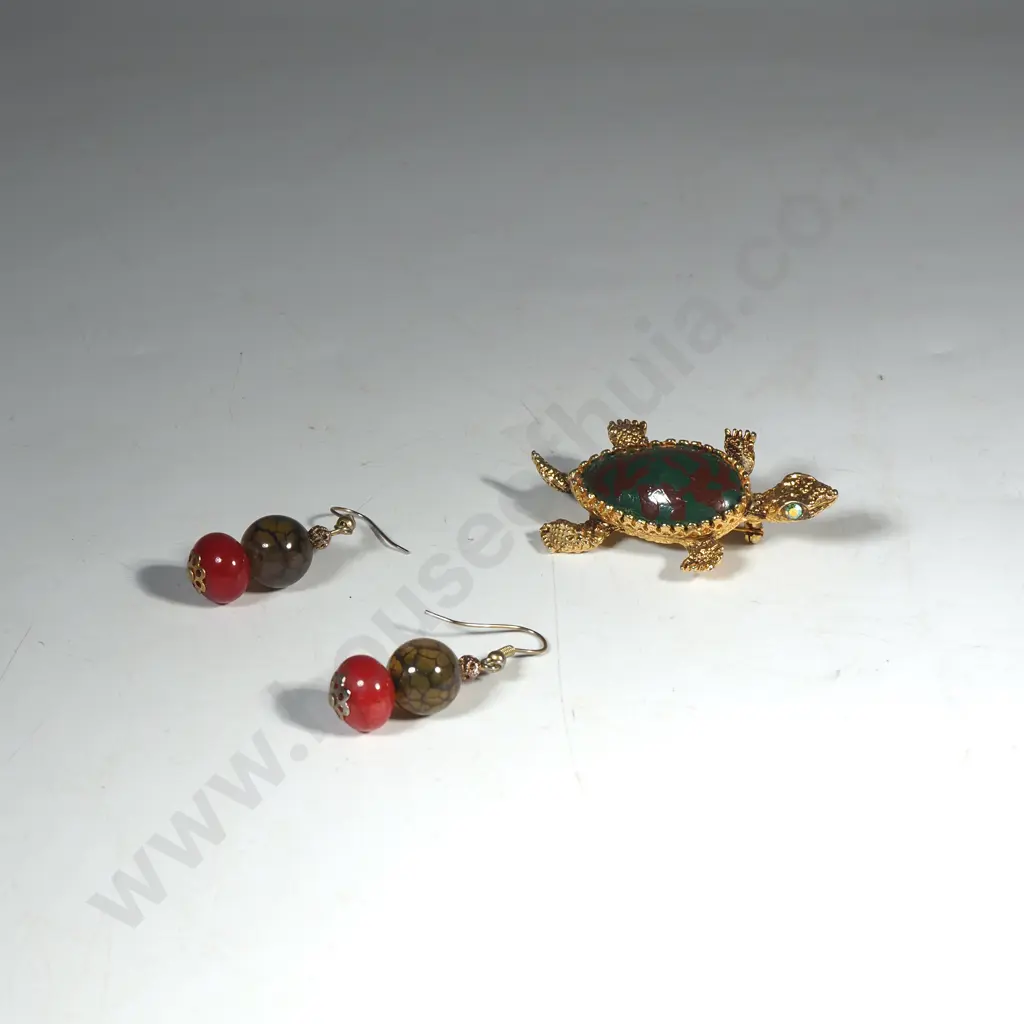 Costume Brooch in the Form of  a Turtle & Agate ? Pendant Earrings Image 1++