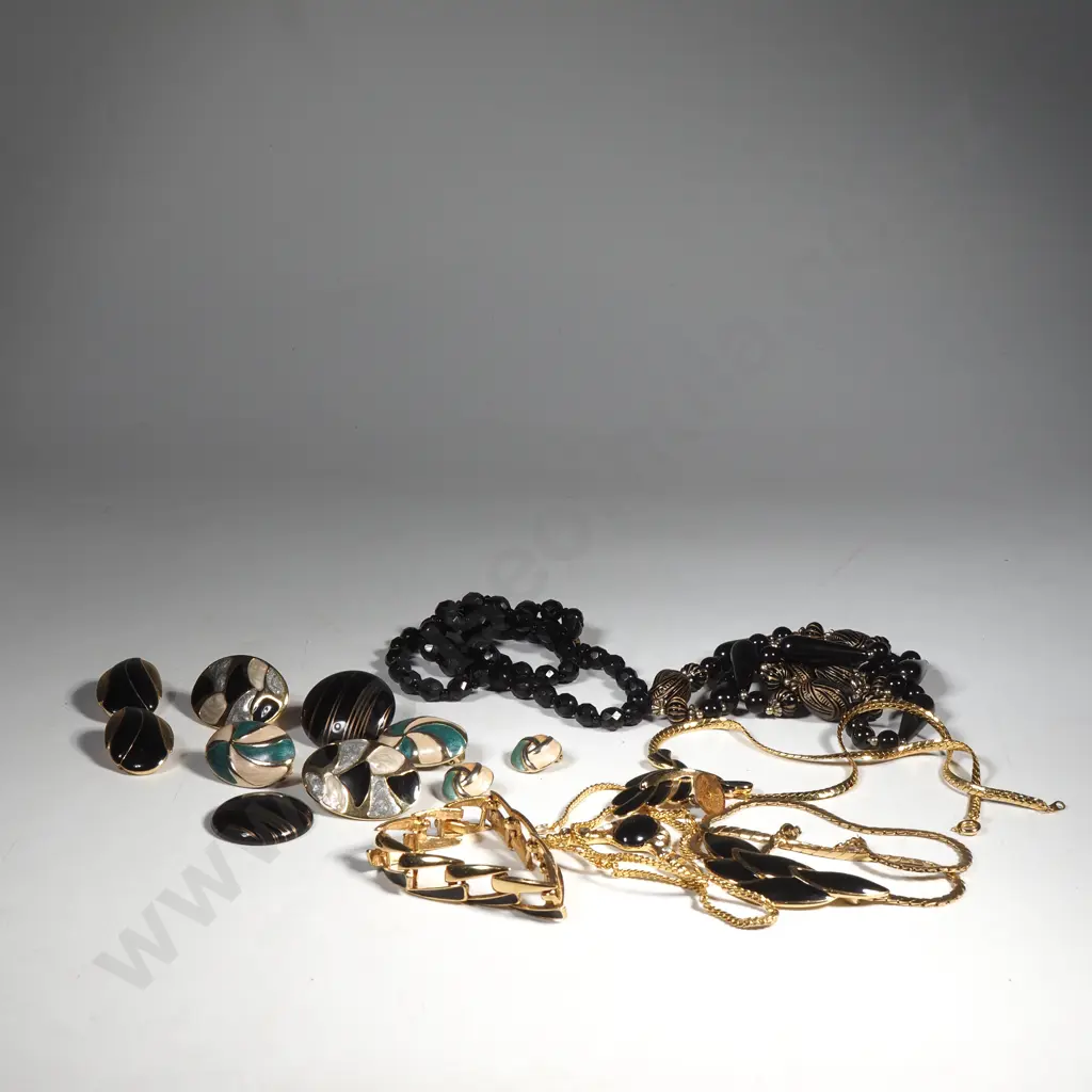 Collection of Black Enamel/Glass & Gold Tone Jewellery including Bracelet, Earrings, Pendant Image 1++