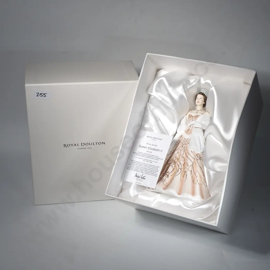 Boxed Royal Doulton Figure Queen Elizabeth 11 HN 5706, No 908 form a Limited Edition of 2500 Image 1++