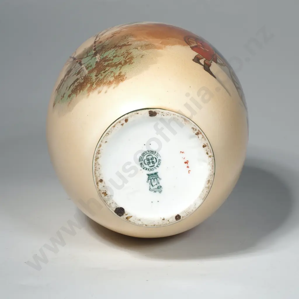 Royal Doulton Coaching Scene Vase Image 1++