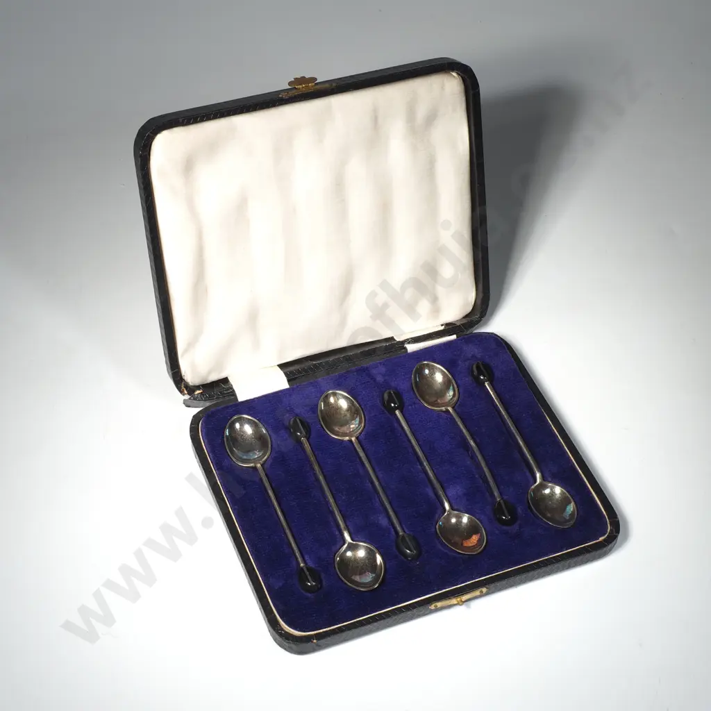 Cased Walker & Hall EPNS Coffee Spoons Image 1++