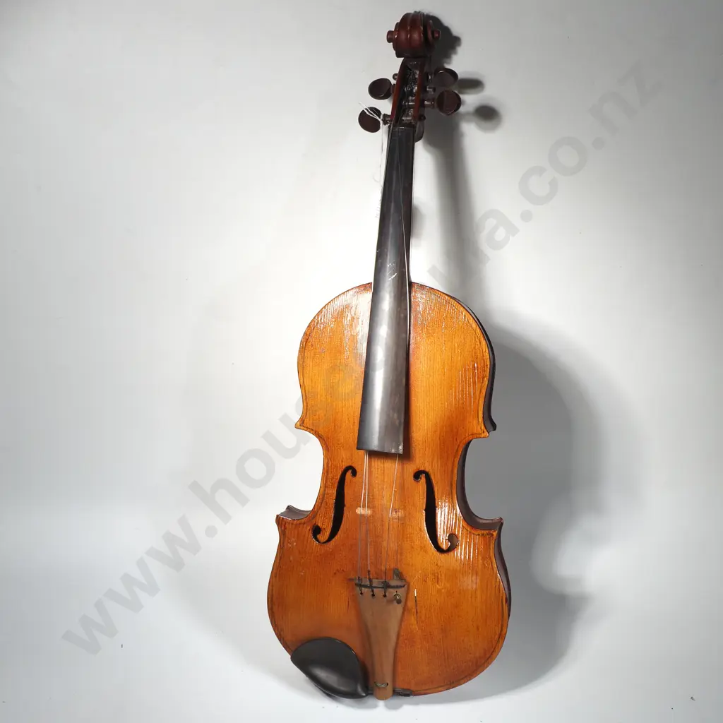 Full Size Violin w Light Amber Coloured Vanish Image 1++
