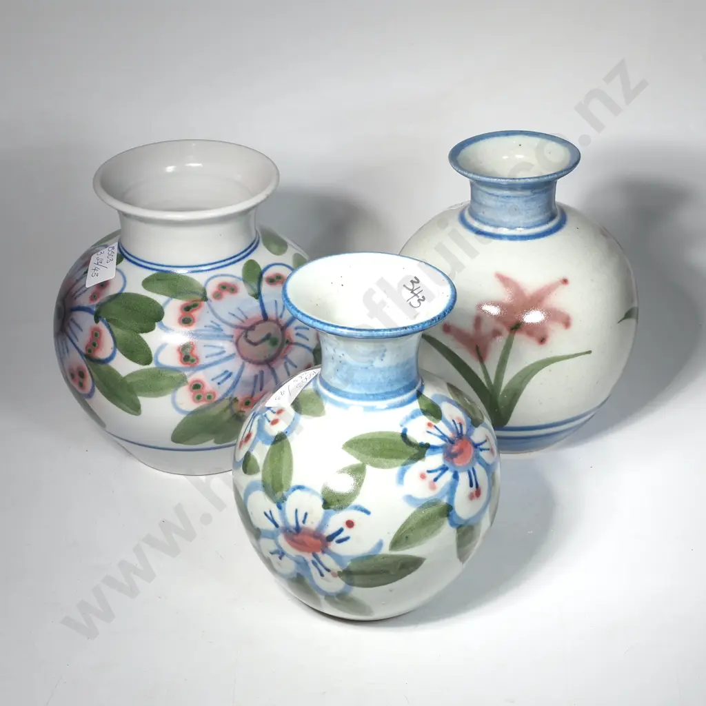 3 x NZ Seaking Studio Pottery Vases Image 1++