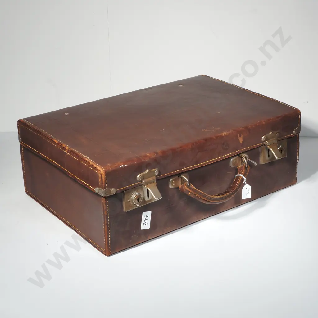 Quality Vintage Leather Suitcase w Lined Interior. Image 1++
