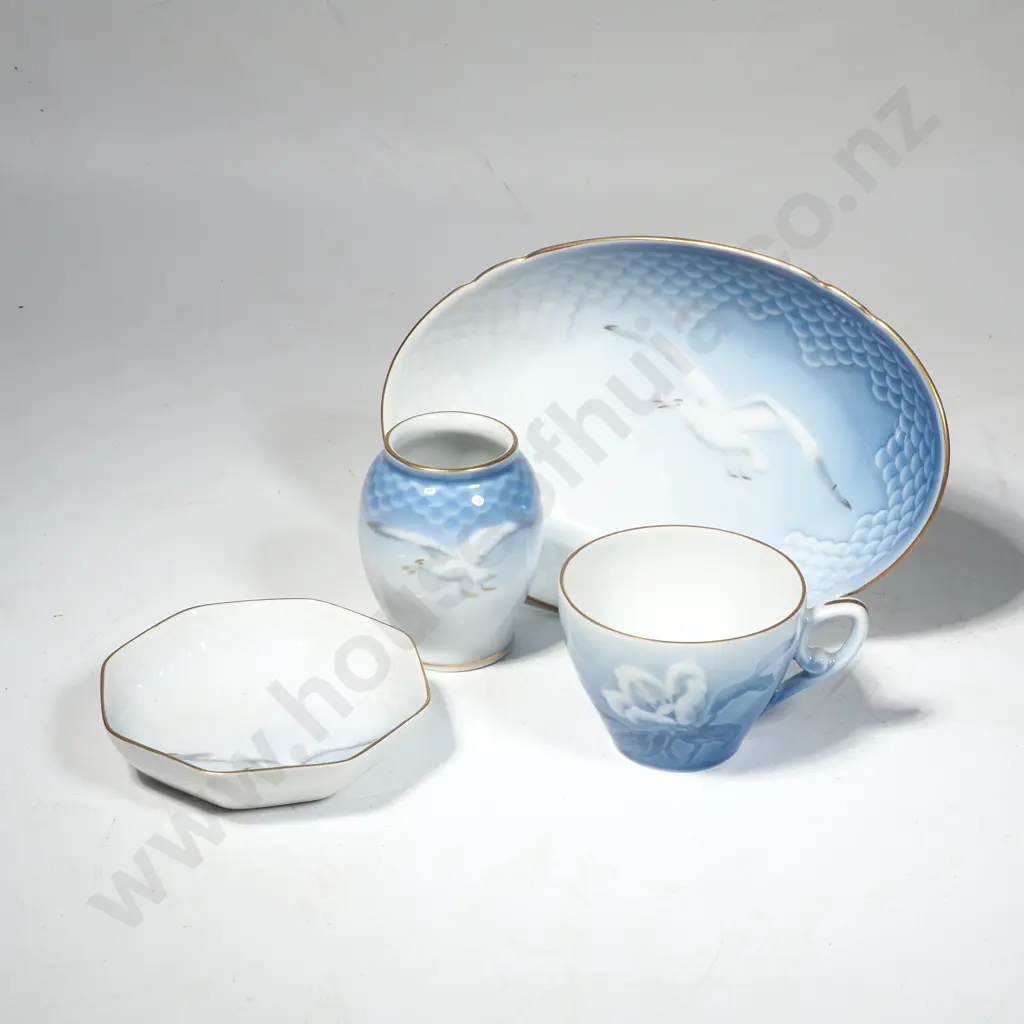 Three Items of Bing & Grondahl 'Seagull' Pattern China including a Small Vase, Oval Dish & Small Hexagonal Dish Image 1++