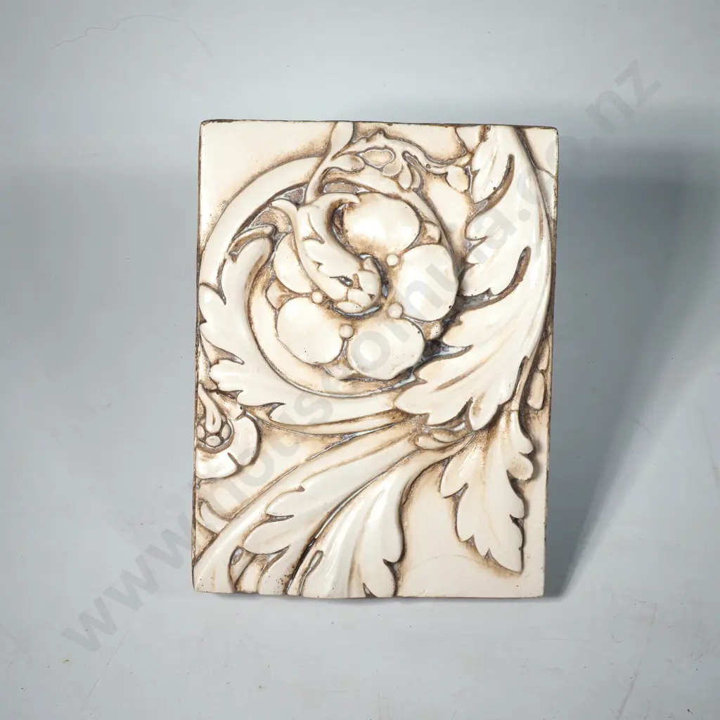 Sid Dickens Memory Block (T 60), Leaf Swirl, Plaster Wall Tile Image 1++