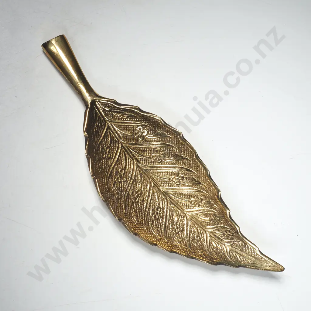 Small Leaf Shaped Tray Image 1++