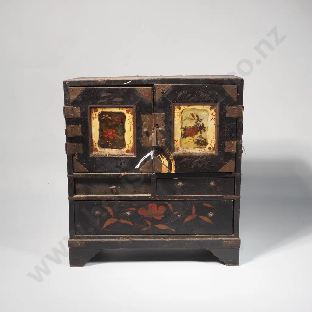Japanese Lacquered Table Cabinet Image 1++
