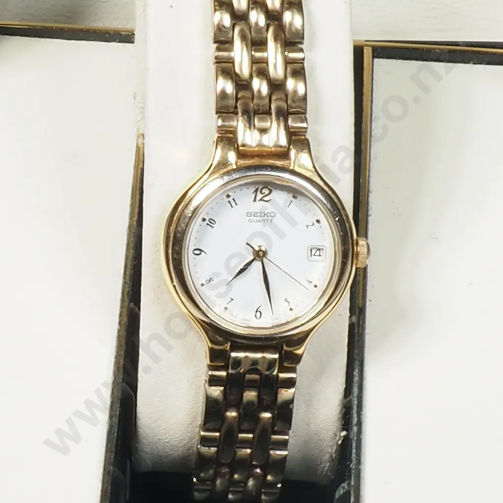 Boxed Dress Women's Watch w a Round Gold Tone Case & Bracelet Image 1++